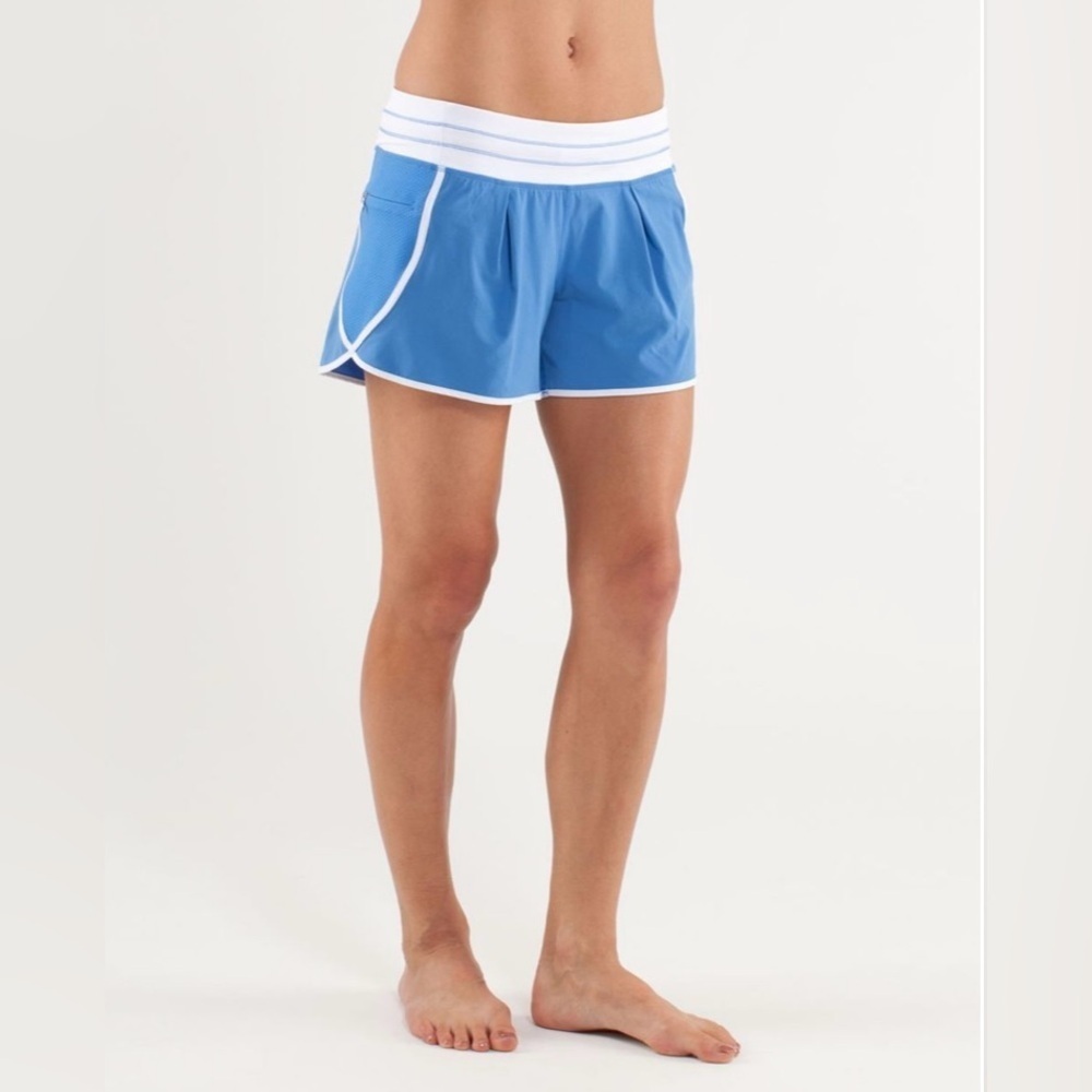 2012 Lululemon Run: In The Sun Short Porcelaine Wee Stripe Blue Rare 4” Size 6